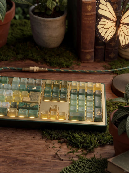 [IC] One Hundred Years of Solitude — Mist Green & Old Gold Keycap Set